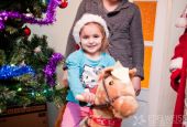 Campania "Casa plină de Crăciun": Edelweiss a umplut cu daruri casa unei familii din Străşeni