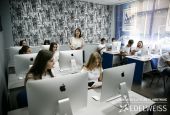 Lecţie de robotică pentru participanţii la Şcoala Ambasadorilor Edelweiss