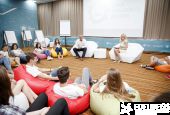 Vlad Plahotniuc a vorbit cu un grup de elevi despre carieră, pasiuni şi primii bani câştigaţi