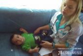 Cabinetul Pediatric Mobil al Fundaţiei Edelweiss s-a oprit la Hăsnăşenii Noi