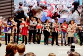 Fundaţia lui Vlad Plahotniuc „Edelweiss” a oferit daruri familiilor cu tripleţi