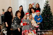 Tripleţii familiei Surugiu au fost vizitaţi de Moş Crăciun