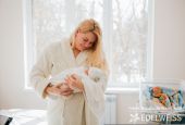 Încă 150 de familii au beneficiat de cutiile pentru nou-născuţi
