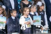 1 сентября Влад Плахотнюк был почетным гостем в школе села Грозешть
