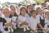 1 сентября Влад Плахотнюк был почетным гостем в школе села Грозешть