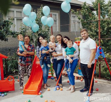 Surprizele Edelweiss pentru cvadrupleţii familiei Ursu din Glodeni